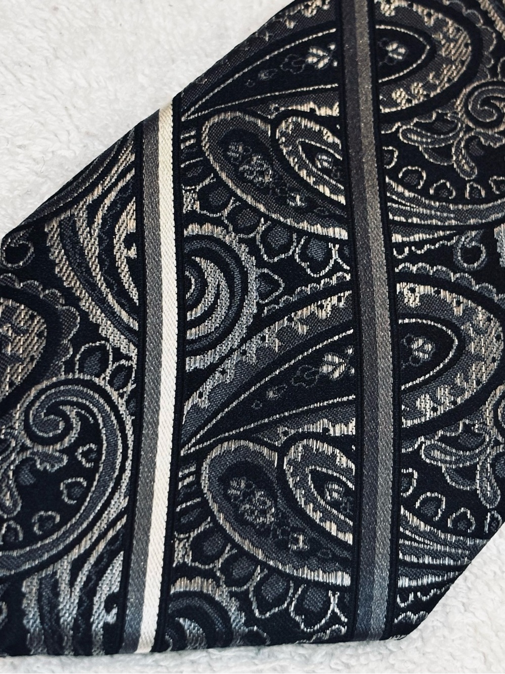 Pronto Uomo Black and Silver Paisley Tie